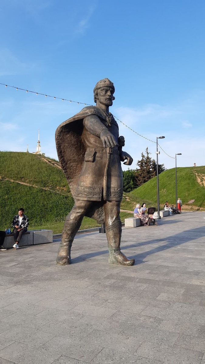 Памятник Юрию Долгорукому