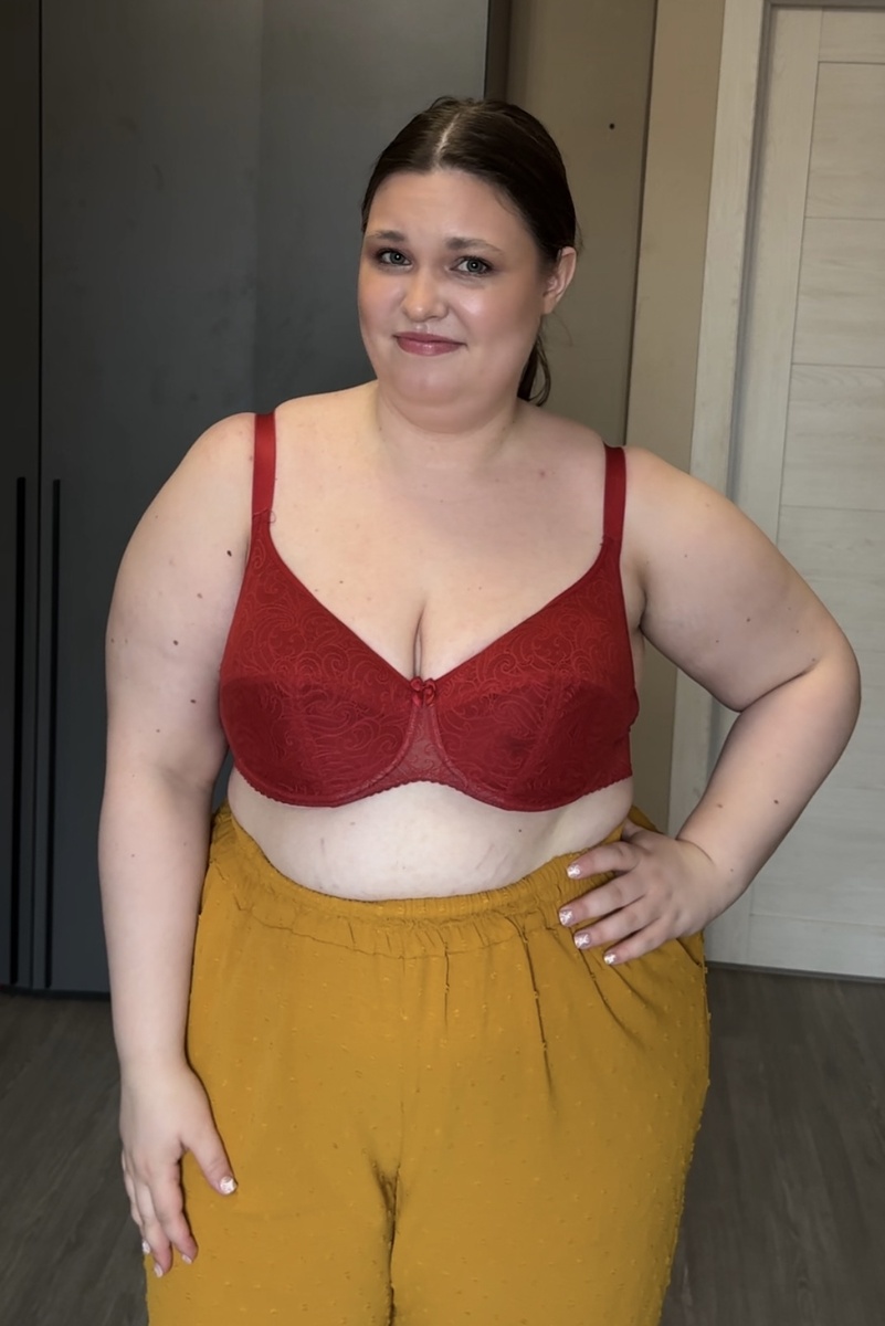 Софа, обладательница большой груди