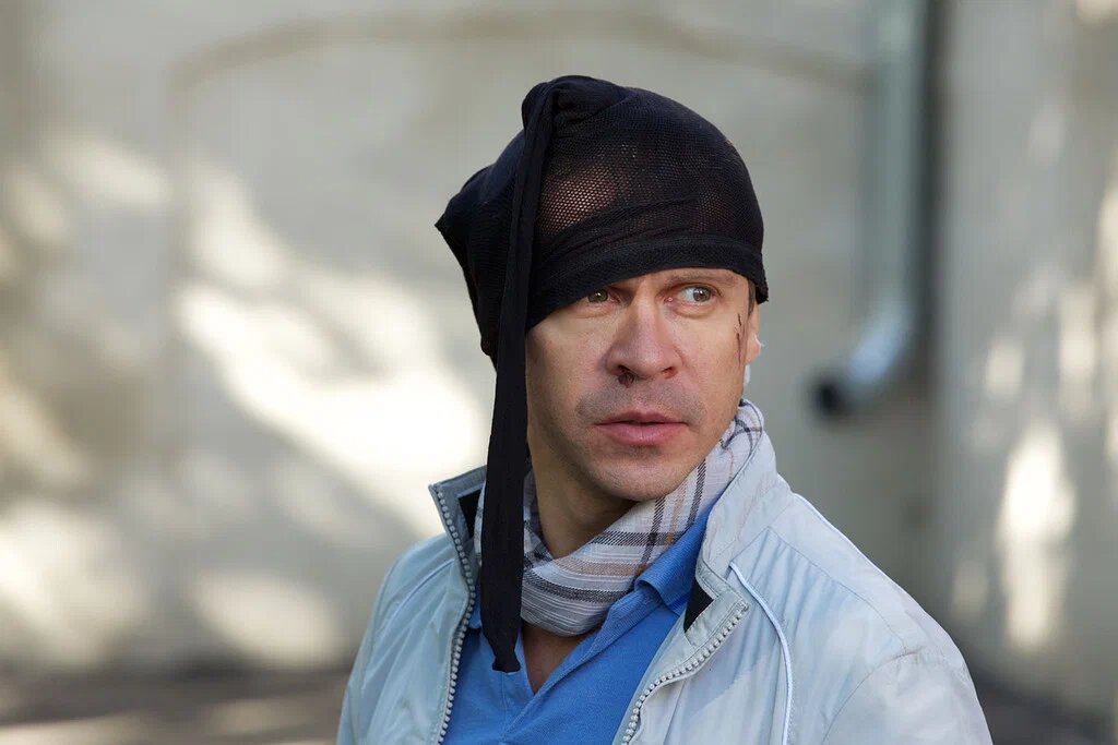 Павел Деревянко в фильме "СуперБобровы"