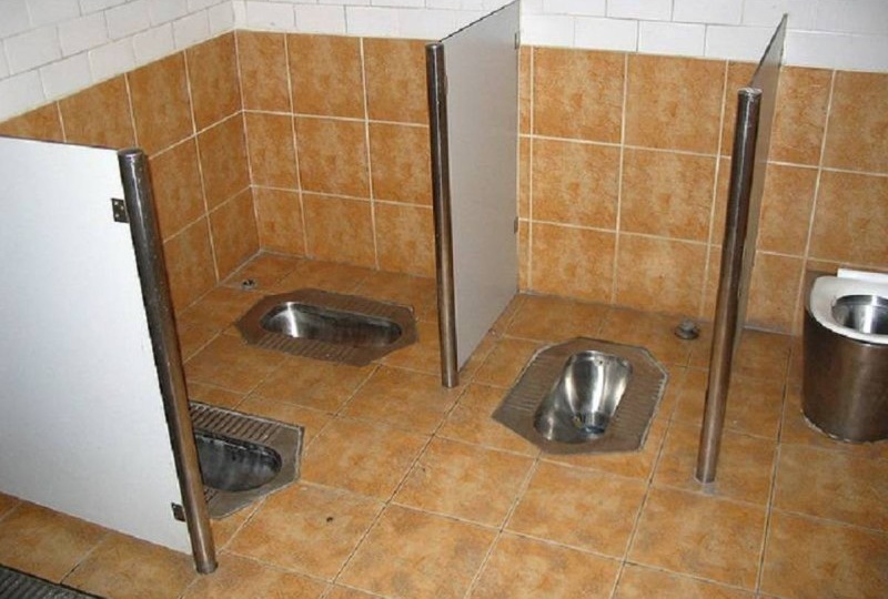 🚽 Почему в Китае туалеты без дверей — и как это связано с доверием к правительству