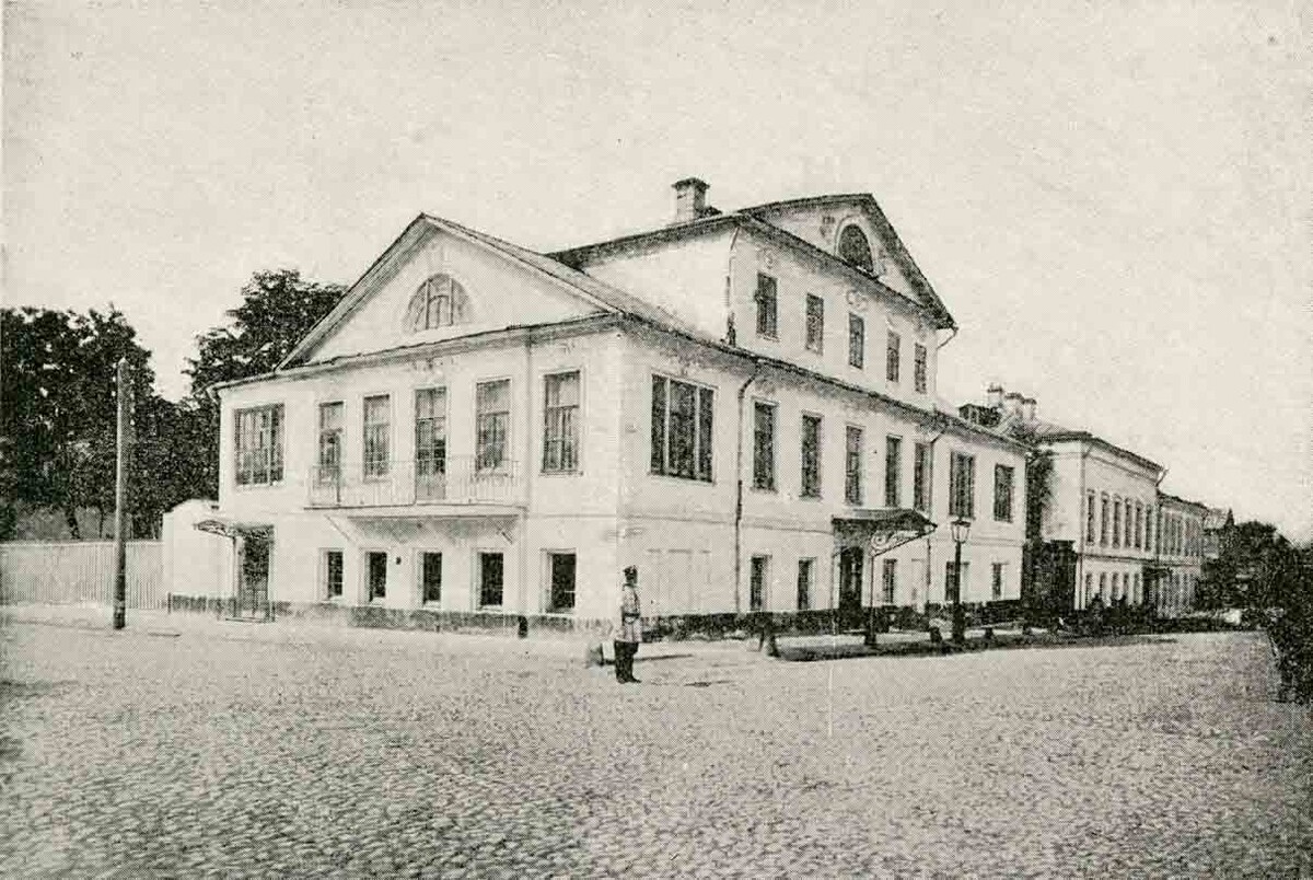 Дом Грибоедовых в Москве на Новинском бульваре