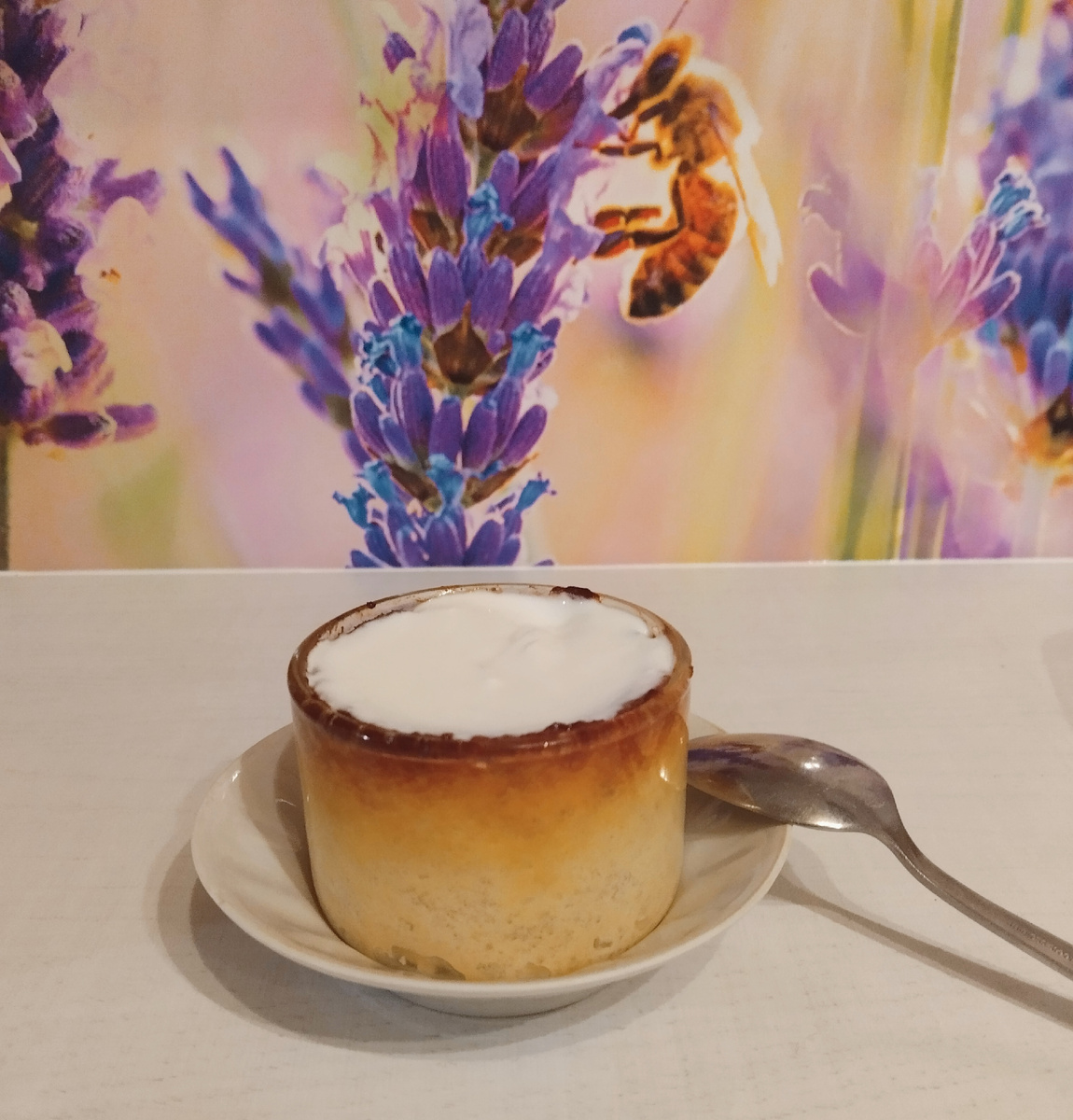 Сырник со сметаной.    