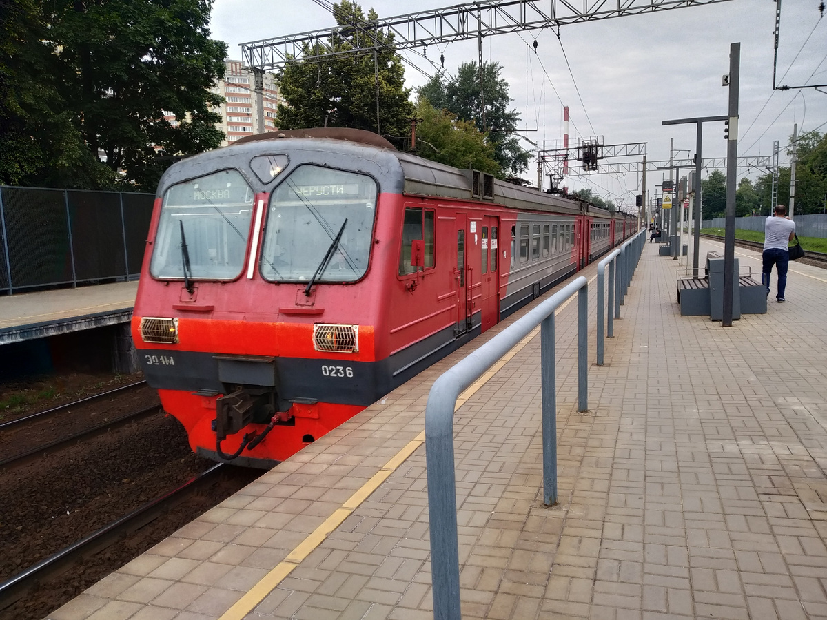 Электропоезд ЭД4М в июне 2025 года, фото автора