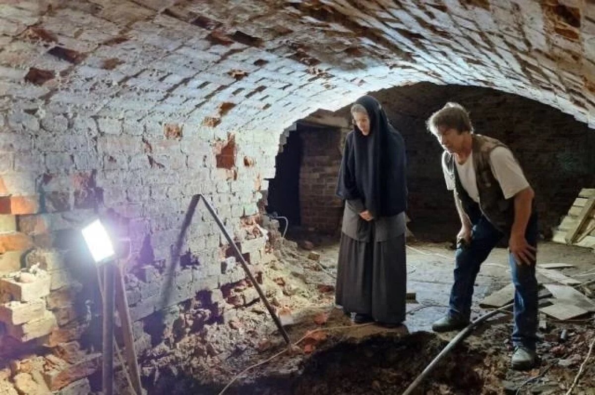    В Тверской области из храма вывезли 4 самосвала мусора