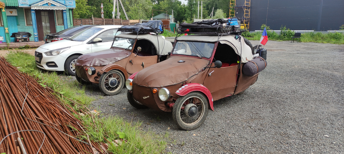 Тут надо чешскую ненормативную лексику знать, чтобы грамотно описать увиденное.