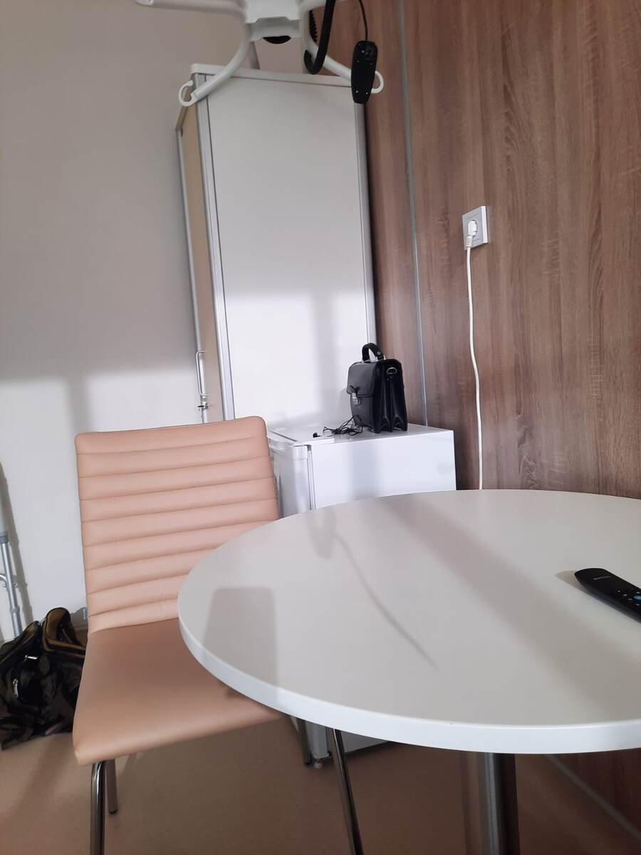 Рядом с кроватью стол, стул, шкаф и холодильник. Всё необходимое. 