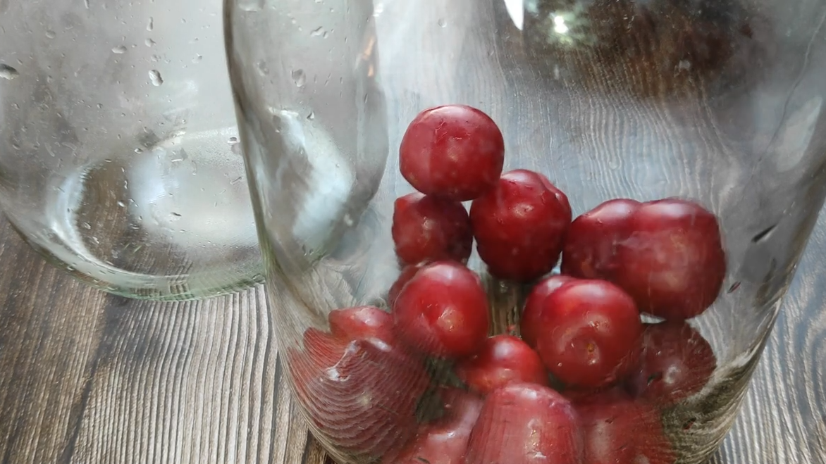 Компот из алычи на зиму. Фото автора.