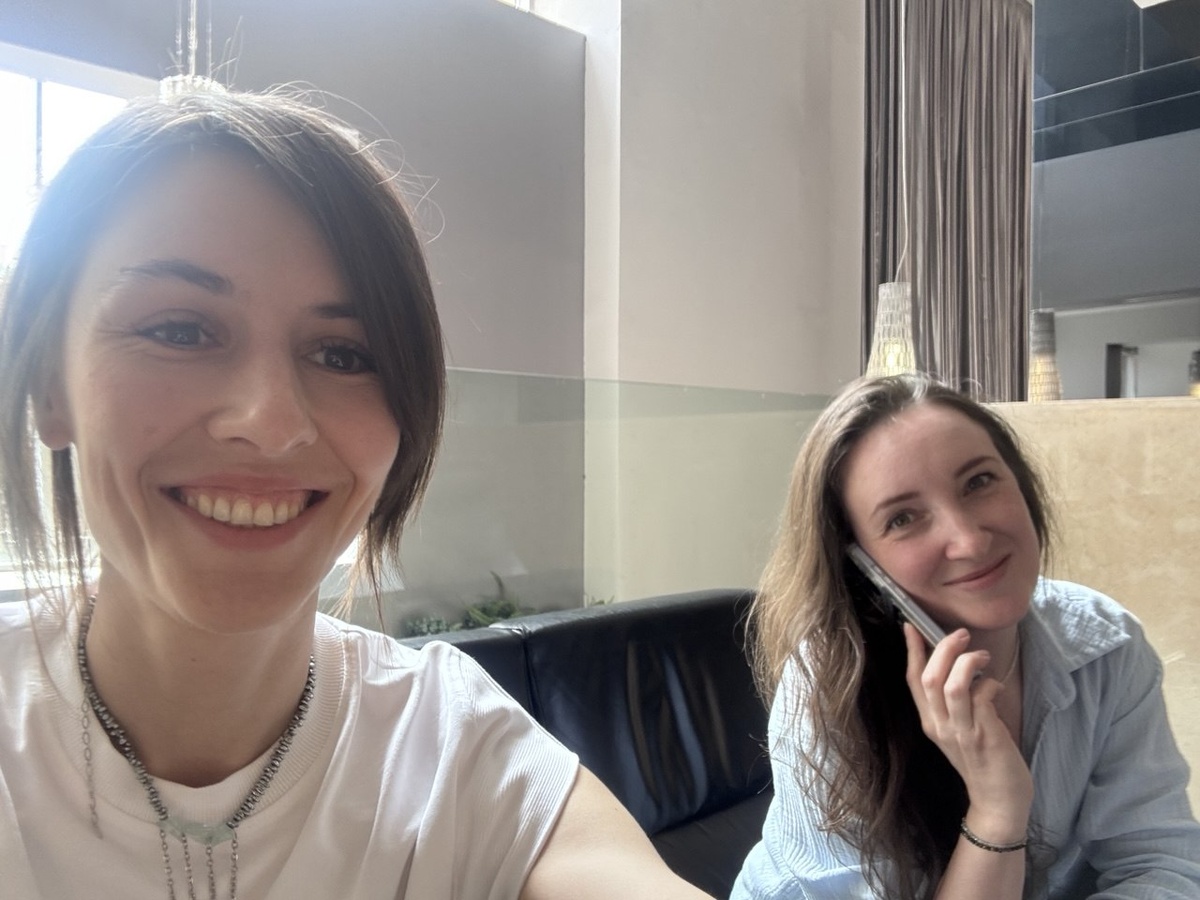 Лидер Reboot Юля Зыкрянова и консультант Reboot Галя Засмолина знают о работе за границей все