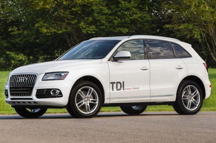 Дизельное топливо- это экономичное в эксплуатации и по стоимости топливо. Оно используется в дизельных электрогенераторах стационарных и передвижных электростанций, в котлах автономных отопительных систем. Соляровое масло, которое в народе называют просто соляркой, является остаточным дизельным топливом с высокой вязкостью и температурой кипения до 400°С. Этот вид топлива используется для низкооборотных двигателей на водном и железнодорожном транспорте, тракторах. Кроме того, солярой пропитывают кожу в кожевенной промышленности. Соляровое масло входит в состав смазачно-охлаждающей жидкости при обработке металлов резанием и закалочной жидкости при их термической обработке. Коррозийность топлива  Коррозийность топлива зависит от наличия в нем воды, сернистых соединений, щелочей и кислот, содержание которых жестко ограничено в соответствии с ГОСТом или техническими условиями.  Водорастворимые кислоты (серная, азотная и соляная), щелочи (едкий натр и едкое кали) и сернистые соединения должны отсутствовать, так как именно они вызывают коррозию металлов.  Количеством мг едкого калия (КОН), который нужен для нейтрализации кислот в 100 мл топлива, определяется кислотное число топлива. Не более 5 мг КОН на 100 мл топлива — допустимое кислотное число для дизельного топлива для тепловозов.  Органические кислоты в пределах нормы не приносят вреда двигателям и таре для хранения топлива. Они безвредны для черных металлов, а цветные всего немного поддаются коррозии. Если же содержание выше нормы, но увеличивается нагарообразование в двигателе.  Фактические смолы также влияют на эксплуатационные свойства топлива. Их количество зависит от химического состава и качества очистки ДТ в процессе его производства. Наличие смол приводит к нагарообразованию в двигателе и закоксовыванию форсунок. Топливо с большим содержанием смол не может долго хранится. Чтобы определить наличие смол достаточно посмотреть на цвет топлива — он будет гораздо темнее, чем обычно.