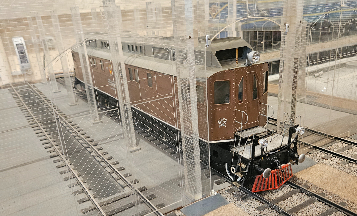 Действующая модель тепловоза системы Я.М. Гаккеля – экспонат Центрального музея железнодорожного транспорта РФ. Фото автора.