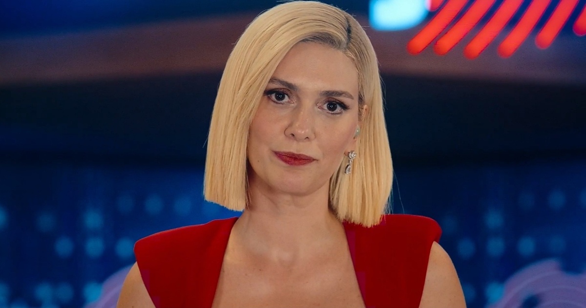 Сериал "Дилемма". Неслихан - журналист и телеведущая 