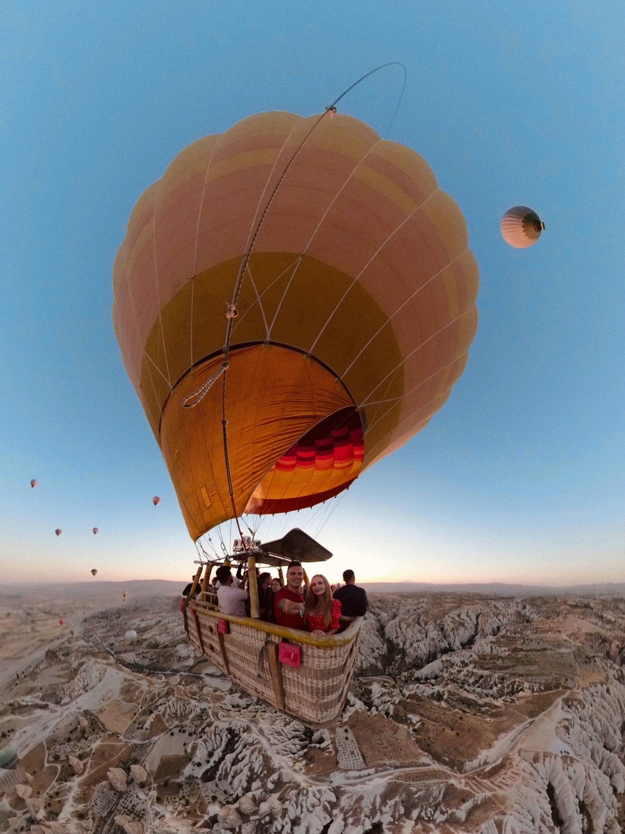 Если вы когда-нибудь мечтали полетать по небу на воздушном шаре, то Каппадокия – это именно то место, куда стоит за этим отправиться.