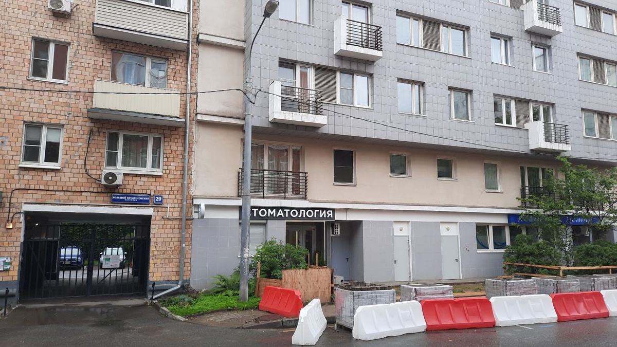 Нужно будет сводить свои подоконные томаты к томатологу, а то я постоянно занят и у них из-за этого стресс 🙃