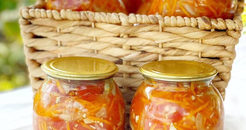 Заготовки и закатки. 3 самых вкусных рецепта летних овощных салатов на зиму