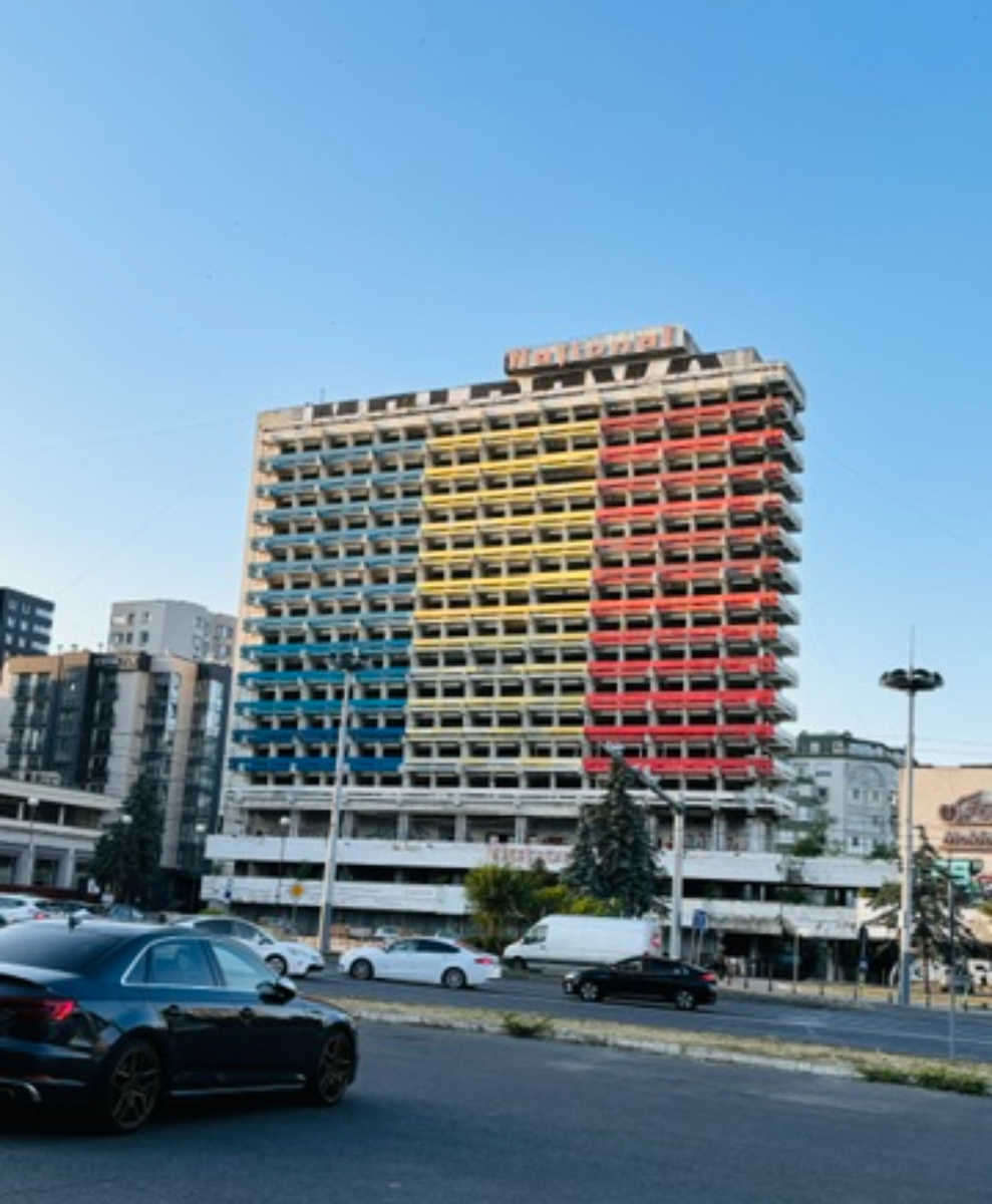 Заброшенное здание бывшей гостиницы «Интурист»