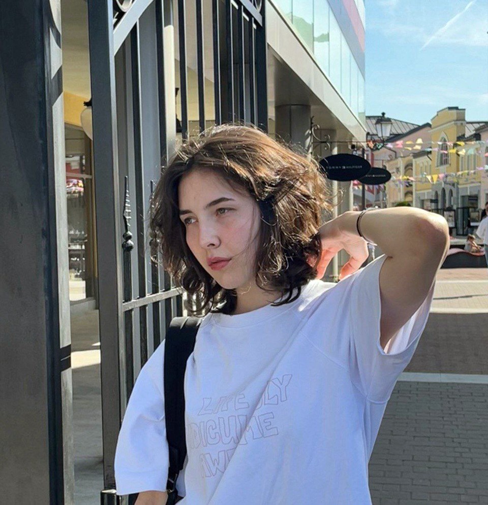    Студентка-стажер Диана Личный Архив