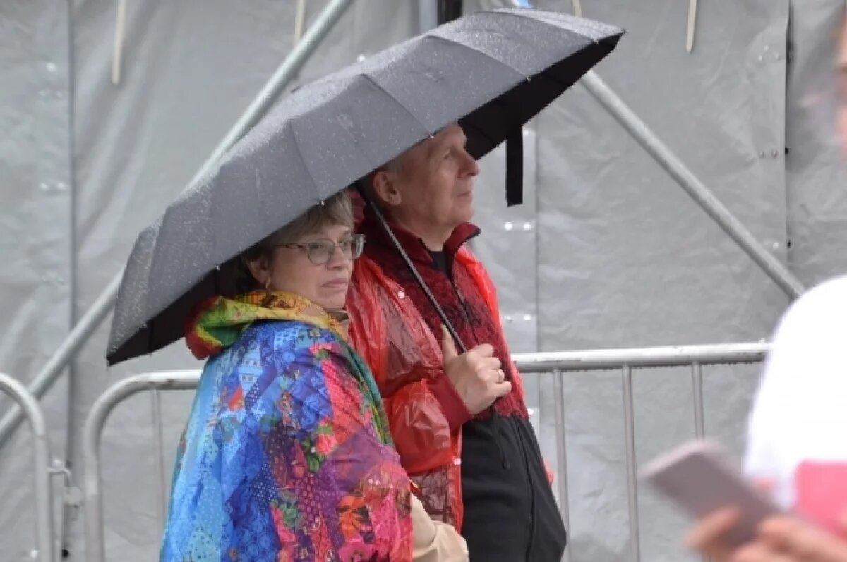    Похоже, ливень тоже скоро станет обязательной частью фестиваля.