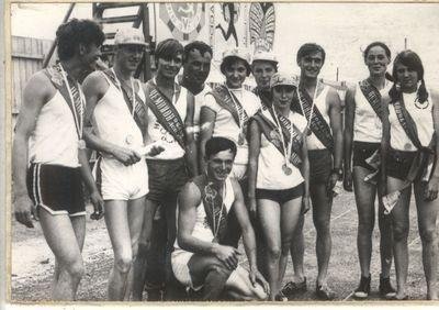 Победители праздника "Королева спорта" на стадионе Черлака. Фото А. Чепурко.