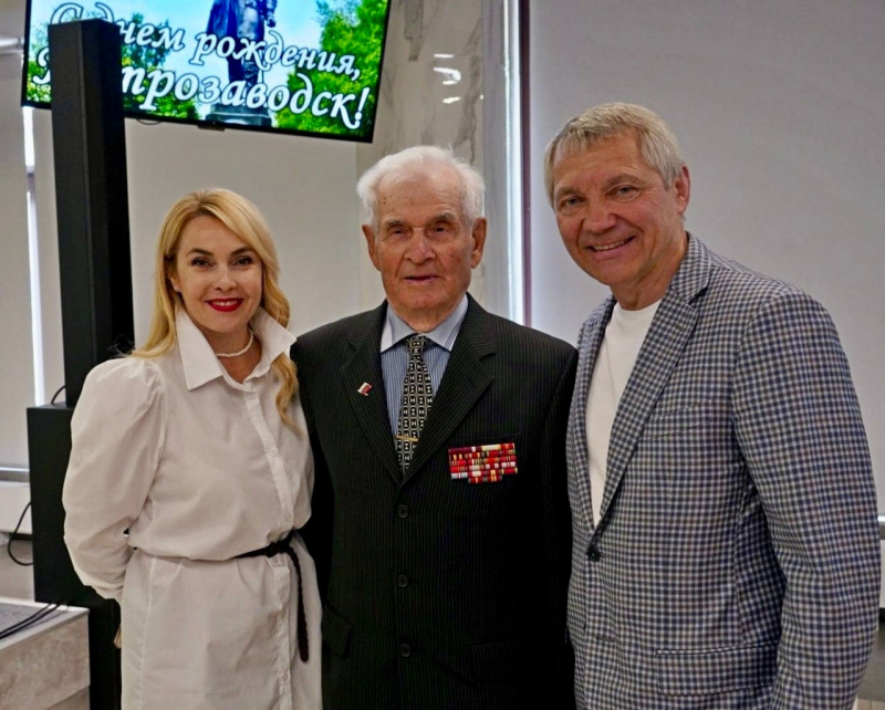    Бизнесмена Белугу перепарил в бане 99-летний ветеран из ПетрозаводскаБаня №1 на Красной / VK