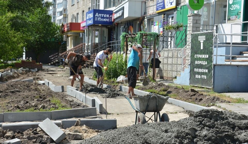    Двор на ул. Юрина, 202. Источник: barnaul.org