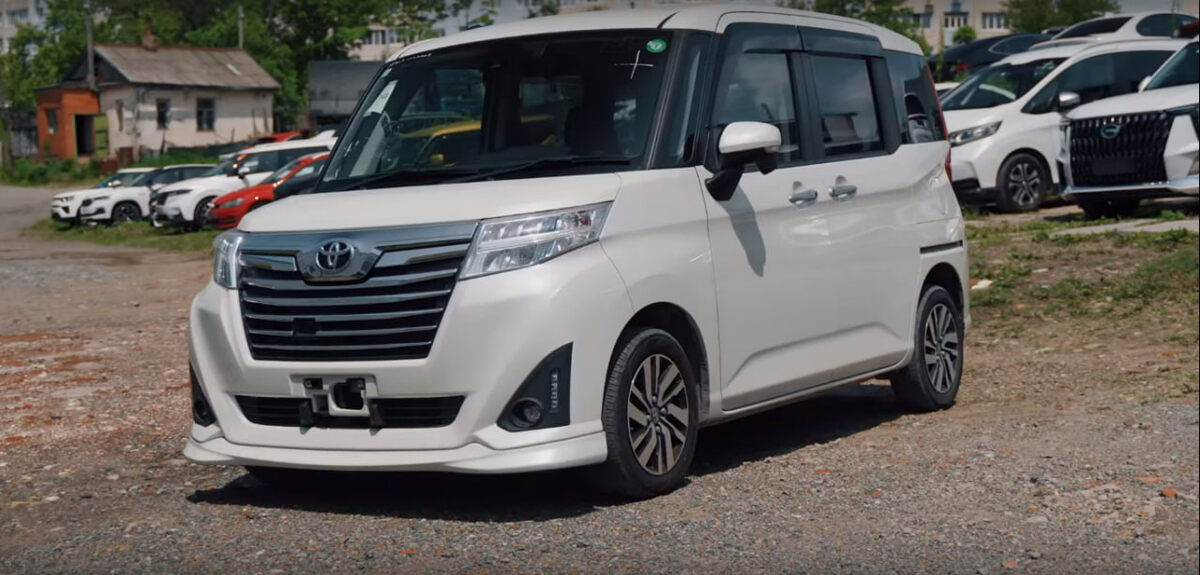 Toyota Roomy. Источник: скриншот из VKвидео канала "Япония Транзит"