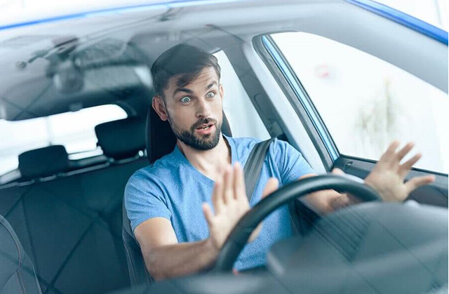 Пробки, разбитые дороги и агрессивные водители — три главных раздражителя, с которыми ежедневно сталкиваются автомобилисты.