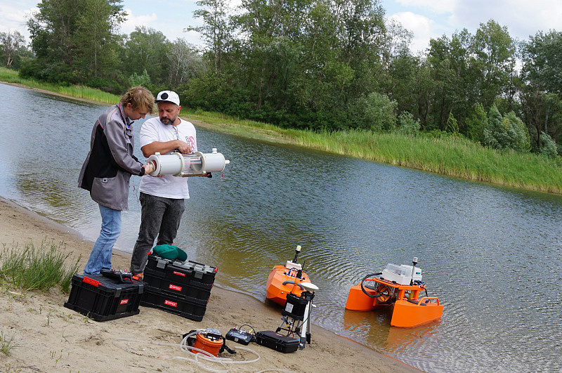    Новую технику тестируют на водном объекте (фото: областной комитет природных ресурсов, лесного хозяйства и экологии)