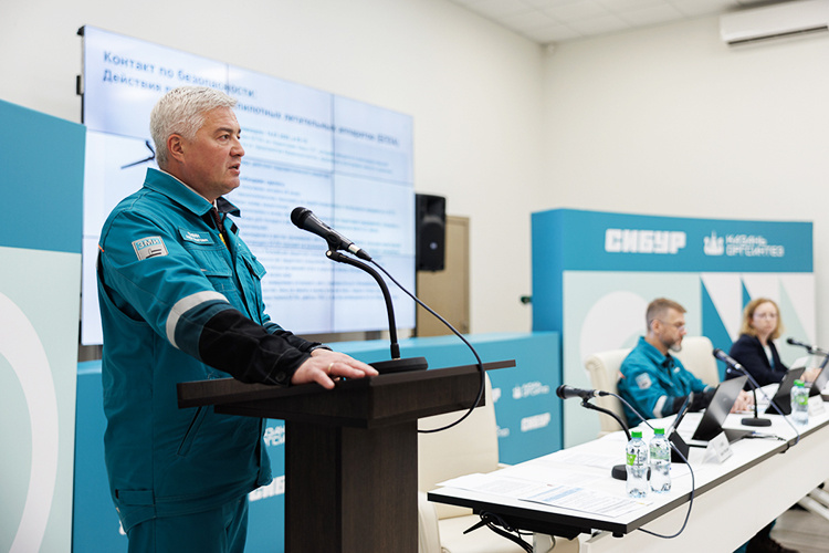    «Нам нужно развивать свои технологии», — говорил накануне гендиректор «Казаньоргсинтеза» Айрат Сафин на общем годовом общем собрании акционеров компании.   
Фото: Сергей Елагин