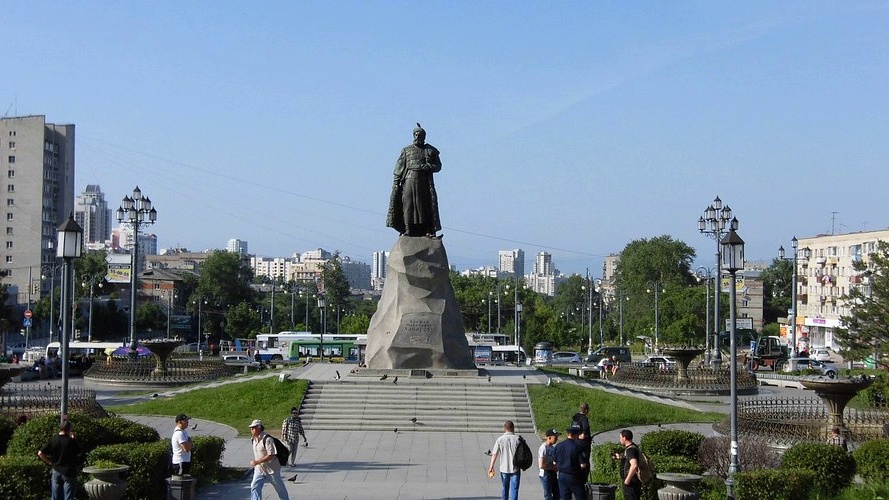 Памятник Ерофею Хабарову в Хабаровске