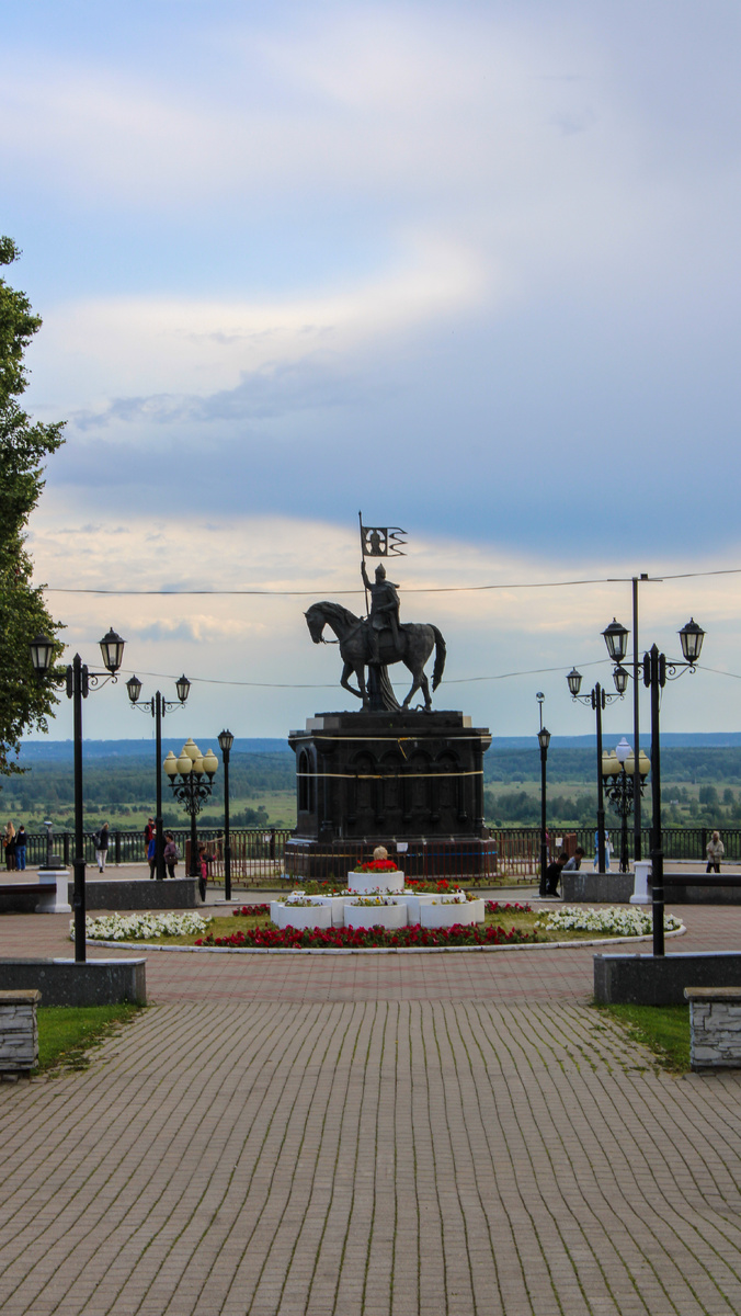 Памятник святителям Владимирской земли 