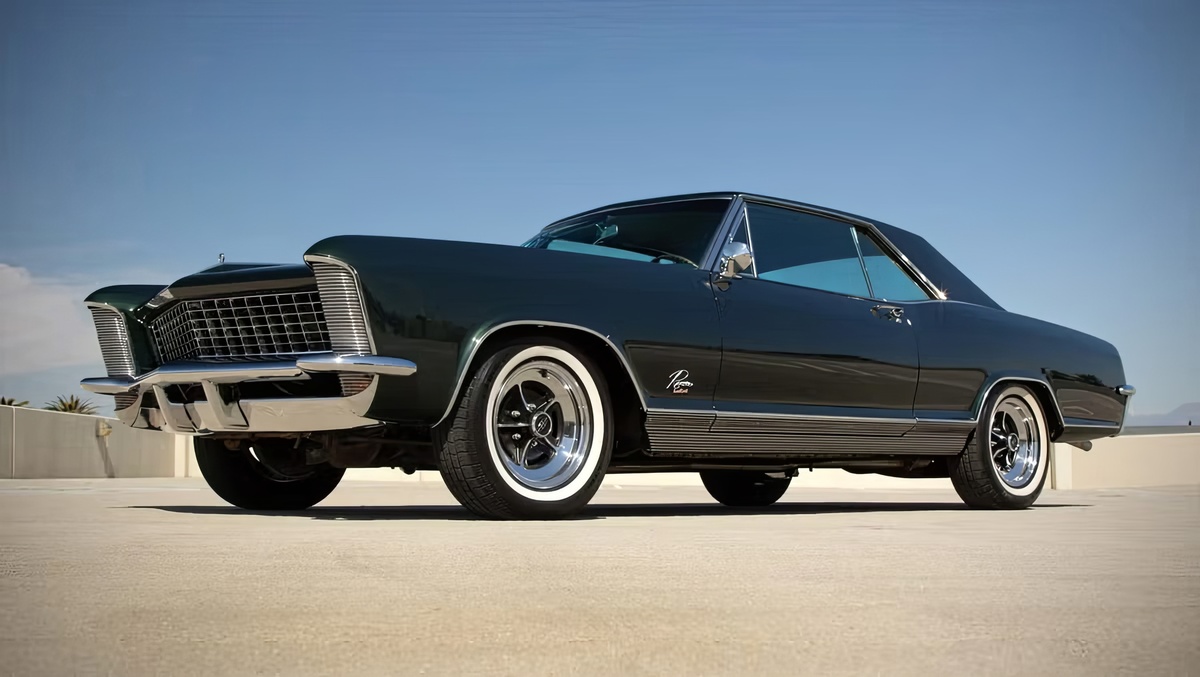 ©Bring a Trailer ©Buick 