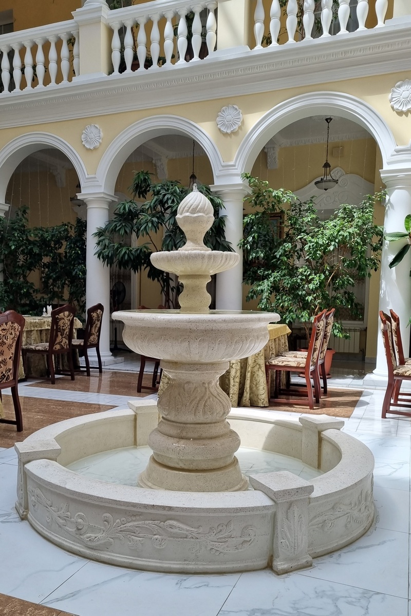 Фонтан в центре 