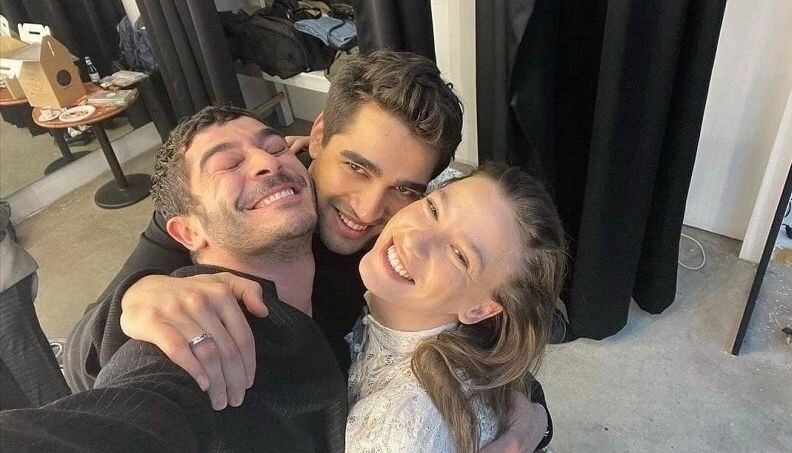 Мерт с новыми партнерами на съемочной площадке