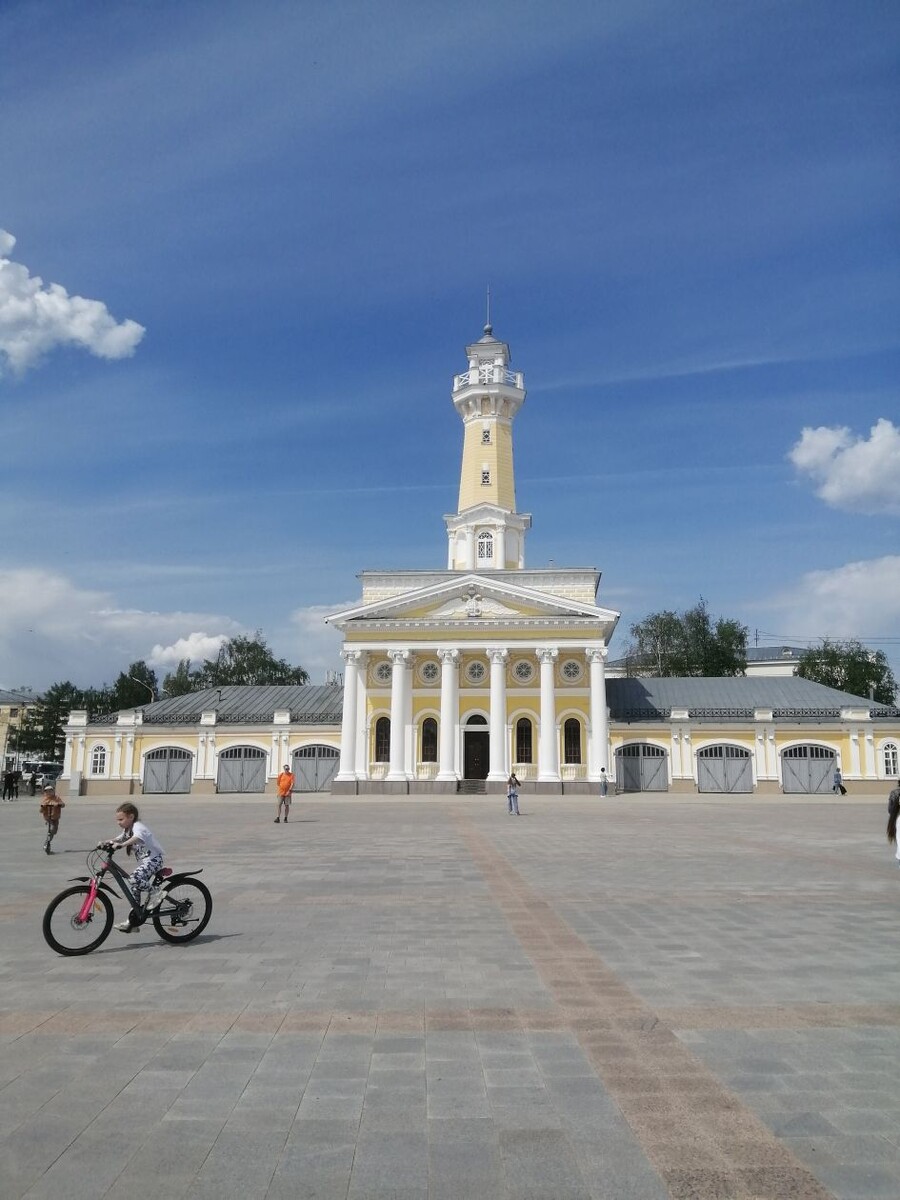 На центральной площади. Пожарная колокольня.