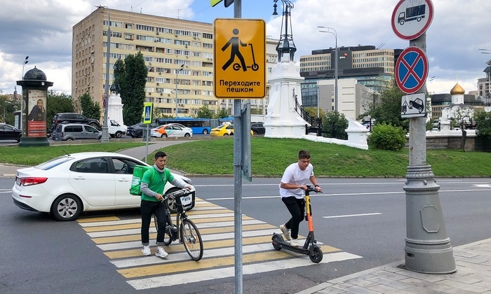    Велокурьеров хотят убрать с тротуаров?