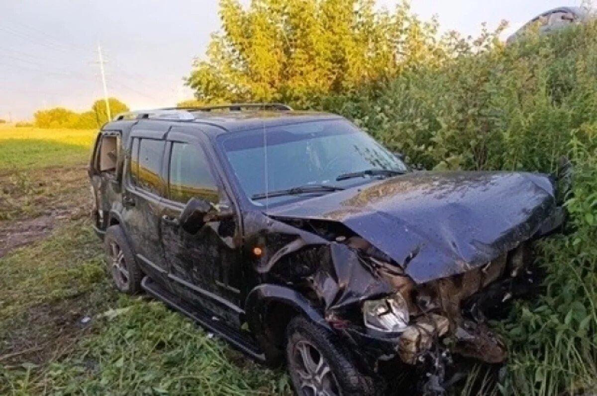    В Тольятти внедорожник «влетел» в ограждение и опрокинулся в кювет