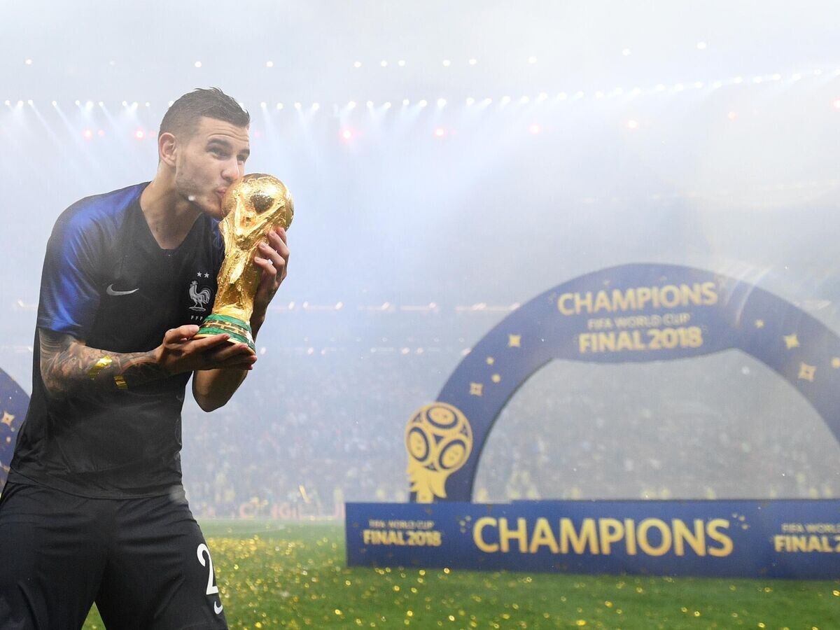    Люка Эрнандес на церемонии награждения победителей чемпионата мира по футболу 2018© РИА Новости / Алексей Филиппов