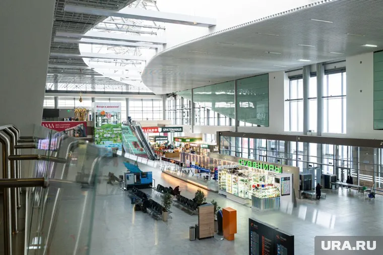  Задержка составляет 2,5 часа
Фото: Руслан Яроцкий © URA.RU