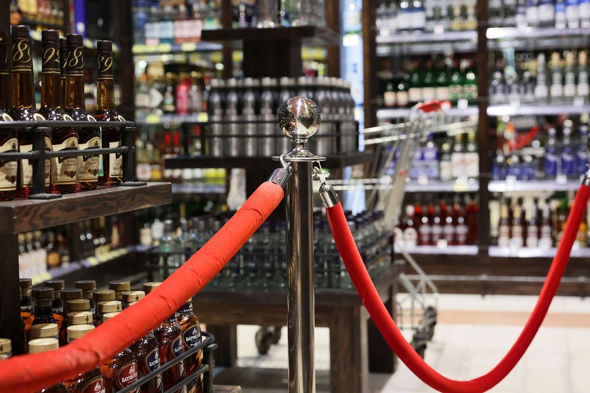 На Вологодчине ограничено время продажи алкоголя по будням с 12 до 14 