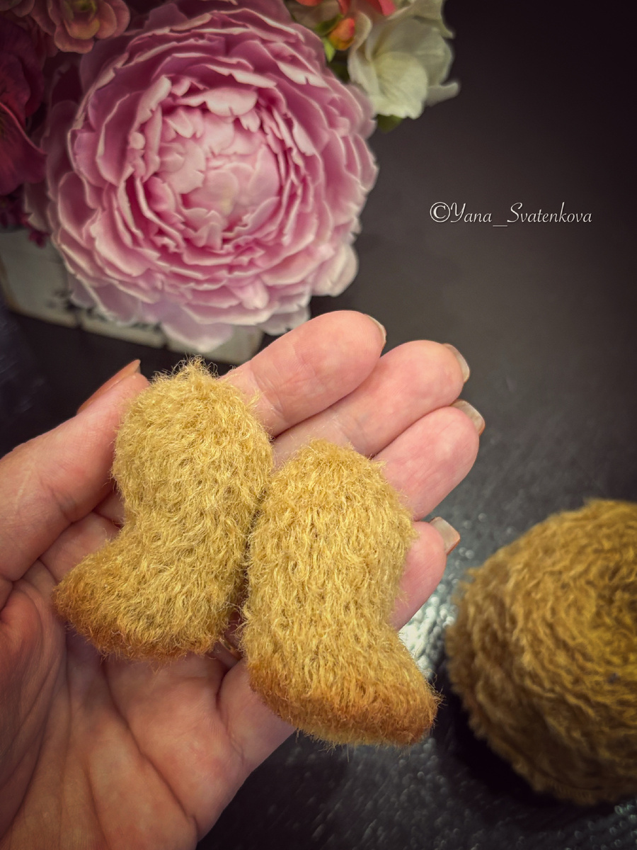 Мохнатые лапки будущего медведя