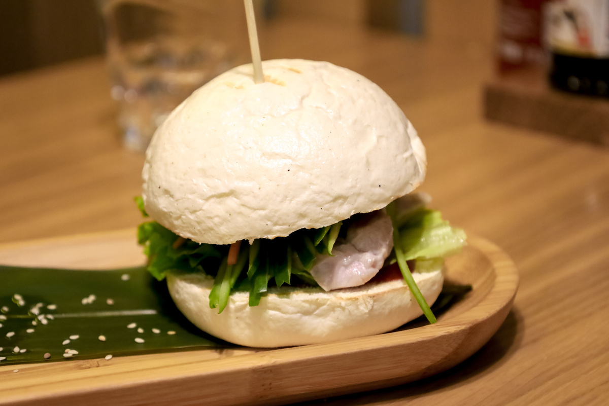 В УрФО на среднюю зарплату можно купить почти 500 бургеров.  Фото: Фото: ФедералПресс / Елена Майорова