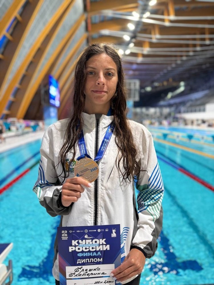    Югорчанка завоевала две медали на крупных соревнованиях по плаванию