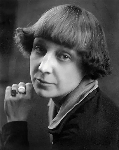 Фотография Цветаевой из свободных источников интернета.