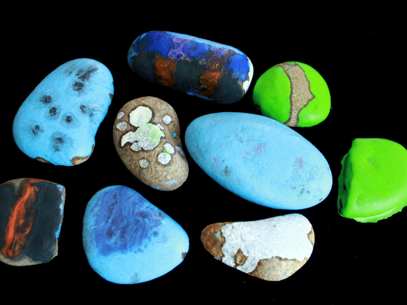 Готовые камешки. Фото с https://artfulparent.com/