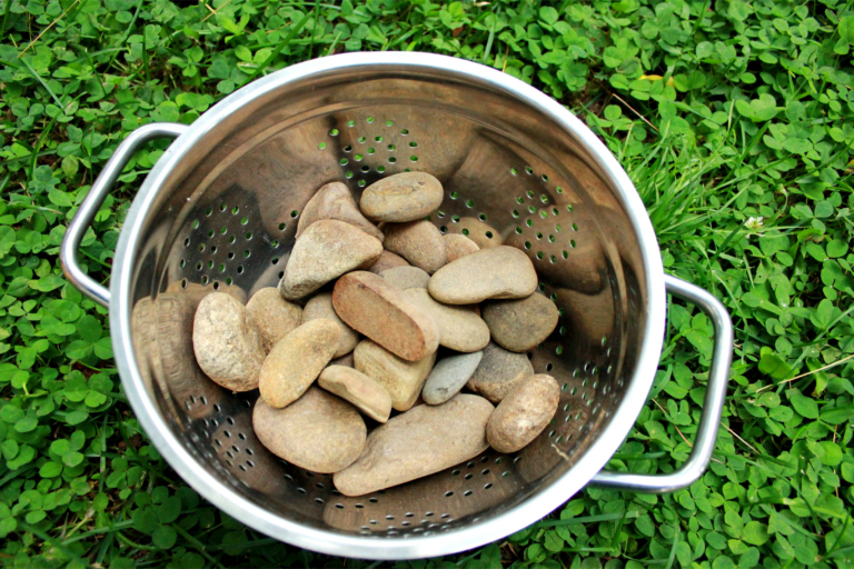 Подготовка камней. Фото с https://artfulparent.com/