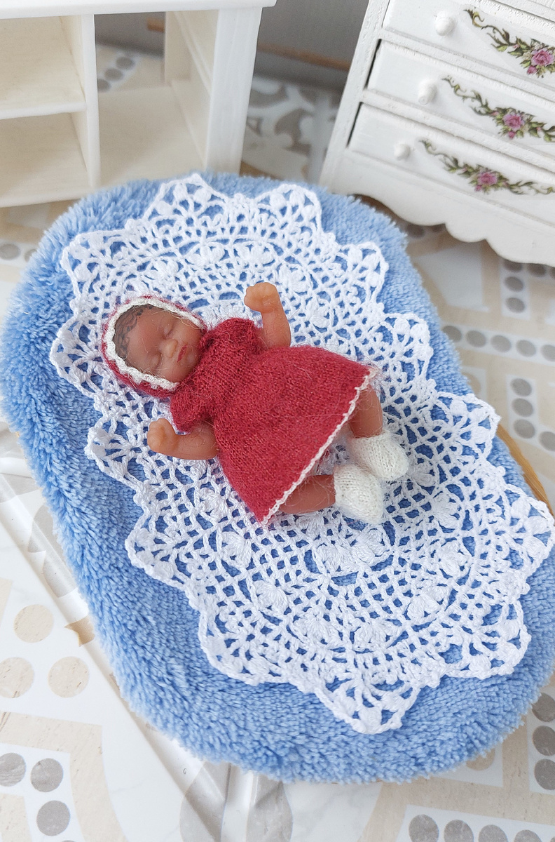 Одно из последних платьев для первой малышки.