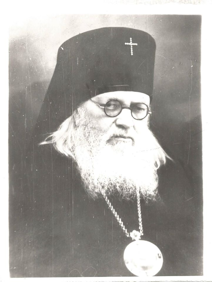 А на снимке редкое фото, уникальный врач-хирург Войно-Ясенецкий, лауреат Сталинской премии, известный миру как Лука Симферопольский.