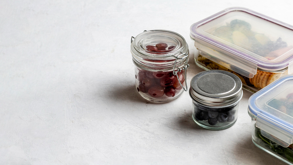 Контейнеры и стеклянные банки