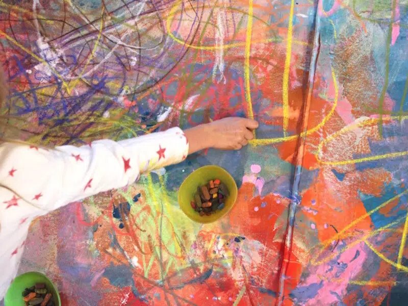 В работе. Фото с https://artfulparent.com/