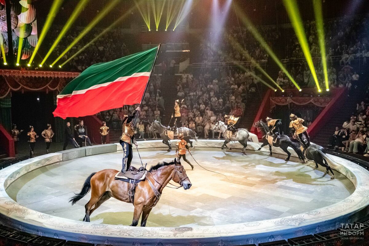 Конный номер под управлением Андрея Астафьева, Казанский государственный цирк, "Мирас", фото Салават Камалетдинов / «Татар-информ» ,https://www.tatar-inform.ru